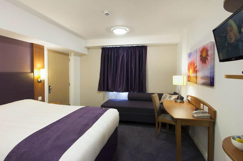 Premier Inn Glasgow 베어스덴 외부 사진